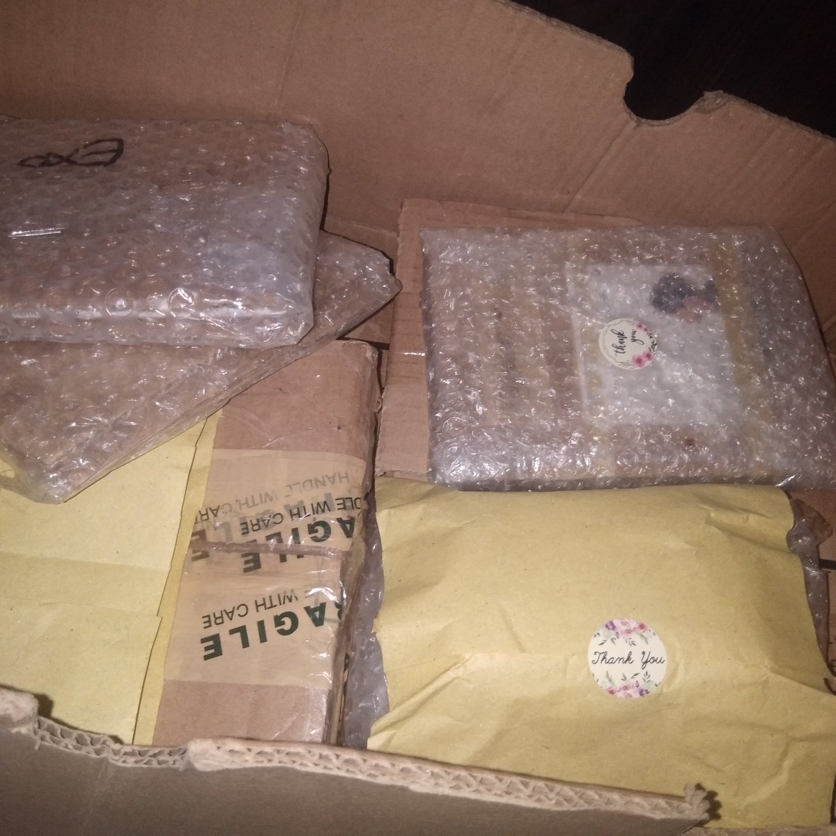 HaulDj's tweet photo. ONHAND ITEMS UPDATE :

These items are from Faye.

It's already dark but we still have stuffs to do. Sorry for the dark shots, I was outside with the packages.

please proceed to the photo for more info 🥰👇 https://t.co/CTedOLKjYA