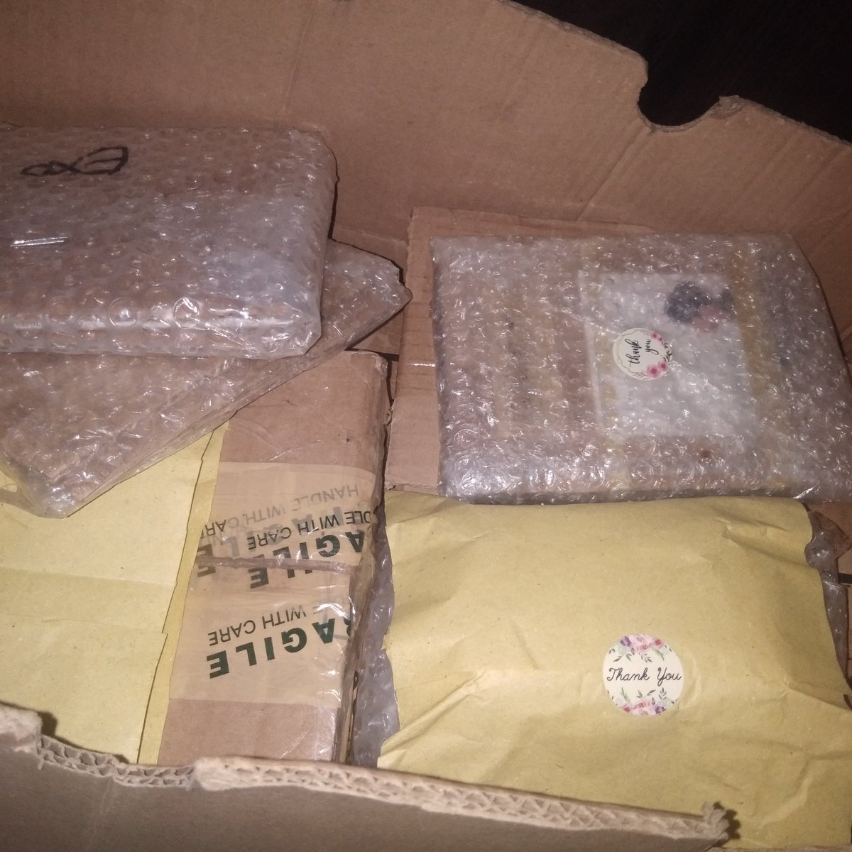 HaulDj's tweet photo. ONHAND ITEMS UPDATE :

These items are from Faye.

It's already dark but we still have stuffs to do. Sorry for the dark shots, I was outside with the packages.

please proceed to the photo for more info 🥰👇 https://t.co/CTedOLKjYA