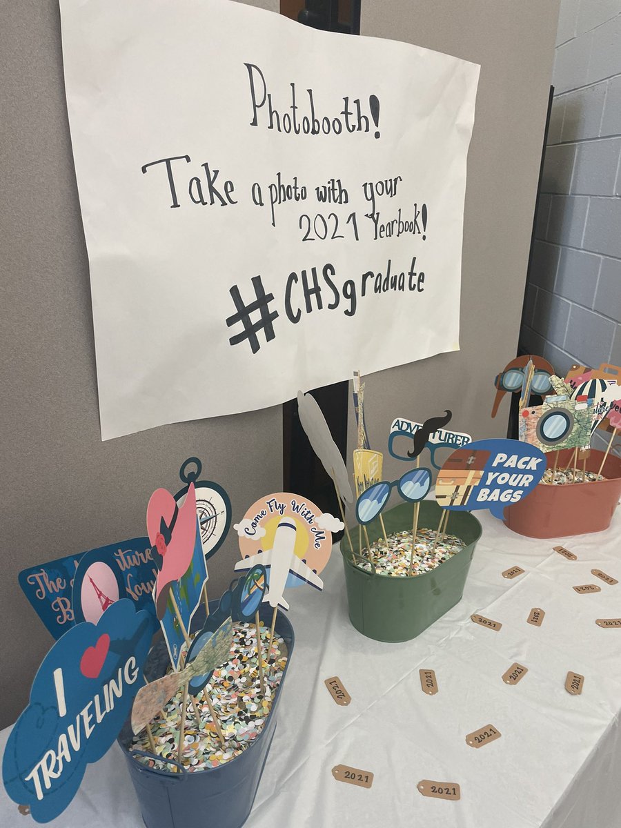 Gearing up for yearbook distribution this morning. Congrats Class of 2021! <a href="/ComHS_MCVSD/">CommunicationsHS</a> @make_art_chs @mskarenbritto <a href="/Jlanebythesea/">Justine Lane</a> <a href="/HSokeefe/">historyCHSokeefe</a>