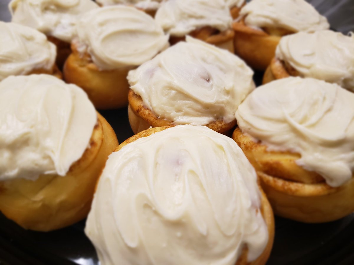 KFValleyViewHC's tweet image. Fresh out of the oven alert!! Delicious Fresh Cinnamon Rolls with Cream Cheese Frosting ready to go out to our local hospitals today! @ValleyViewHC #TasteTheTrilogyDifference #TrilogyChefsRock #WeServeItFresh #HomemadeIsBest @ReyRd2 @ChefMike45 @nolafoodguy @PatynkoJody