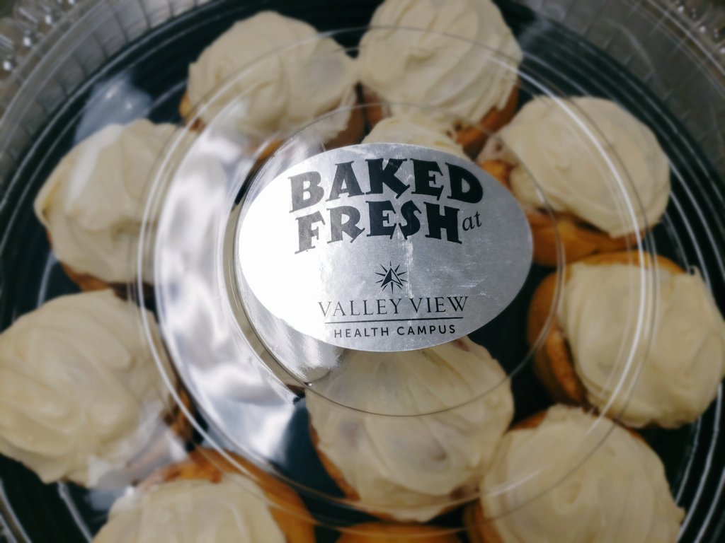 KFValleyViewHC's tweet image. Fresh out of the oven alert!! Delicious Fresh Cinnamon Rolls with Cream Cheese Frosting ready to go out to our local hospitals today! @ValleyViewHC #TasteTheTrilogyDifference #TrilogyChefsRock #WeServeItFresh #HomemadeIsBest @ReyRd2 @ChefMike45 @nolafoodguy @PatynkoJody