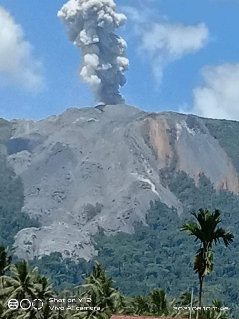 Ibu lava dome still rapidly growing (photo credit Nelson Sumati)