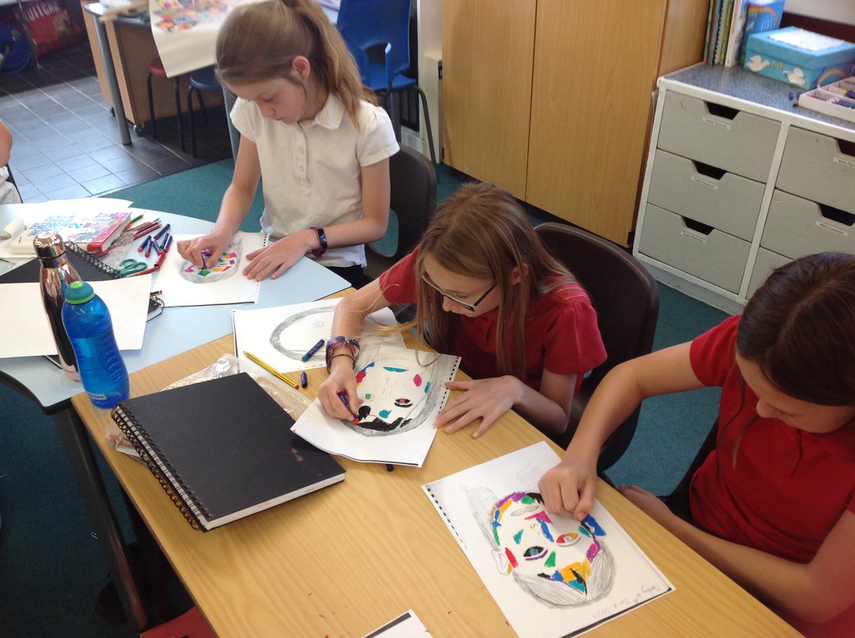 CedarClass3's tweet photo. Today, Cedar Class finished their self portraits in pencil. 
 Bold pastels, in the style of the Expressionist Artist Alexei Jawlensky 1864, were then used to colour them.
@RackhamPrimary #RackhamArtScienceMathsWeek https://t.co/29pWaN61Th