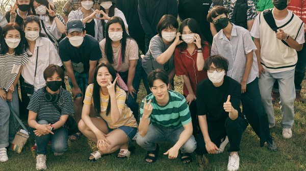 KoreanUpdates's tweet photo. Upcoming movie 'Longdi' has wrapped up their filming last 11 June! Leads #JangDongYoon and #ParkYooNa are spotted in their crank-up photo.

The movie tells story of couple on a long-distance relationship https://t.co/kiwEEZRnsu #KoreanUpdates RZ https://t.co/Ek0lsRNlHh