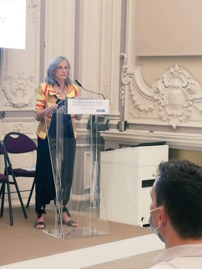 CCI_75's tweet photo. Présentation de l'enquête sur l'évolution du #commerces à Paris par @dominique_alba, DG @__Apur__ #BDcom https://t.co/kyDU7HRUZE