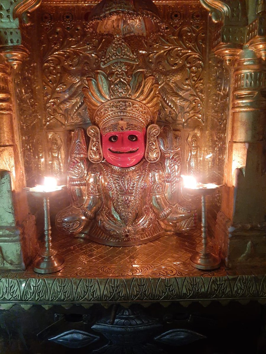 NakodaTirth's tweet photo. आज के दर्शन 🙏

#nakodaji #aajkedarshan #nakodatirth #nakodaparshvabhairav #nakodabhairav #bananoopmandal #नाकोड़ाजी #नाकोड़ा #जैन #jain #jainism #livedarshan https://t.co/jSrkn5ZkwI
