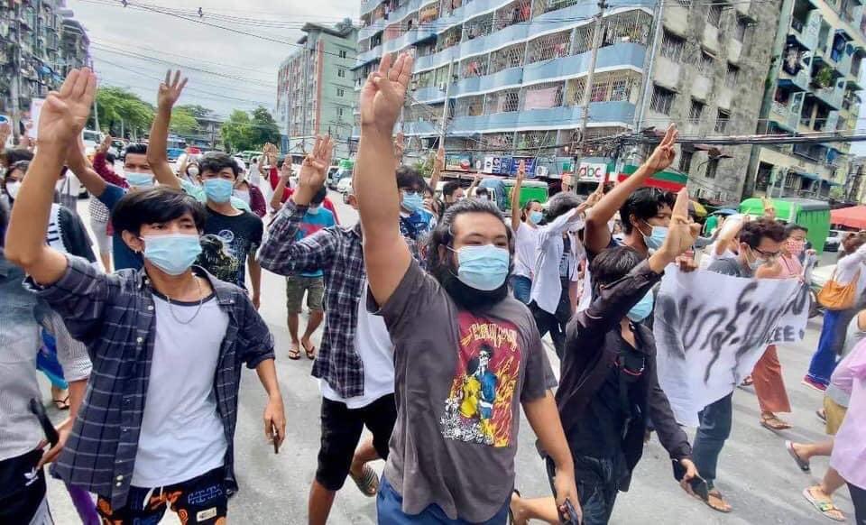 Helenahsu5's tweet photo. People in Yangon organized and participated in an anti-coup protest around downtown on June 13th.
#WhatsHappeningInMyanmar
#June13Coup https://t.co/7Bft8q2jYl