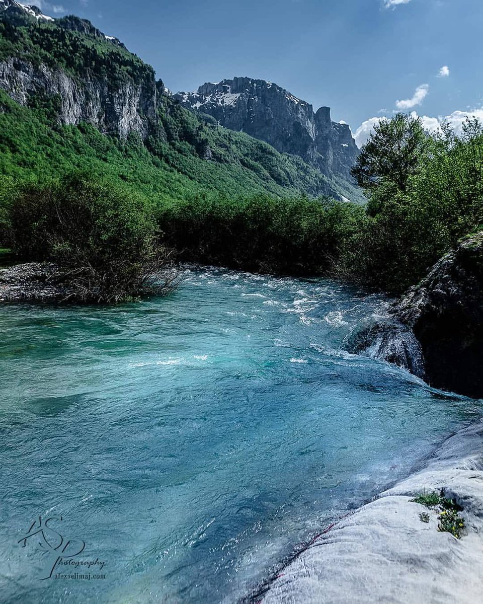 Vodopad Grlja i stijena Đevojačkog krša/Kershi i Vojzes

credits to @artfulphotos

#Gusinje #TOGusinje #Prokletije #Ljetujdoma #Montenegro #CrnaGora #Montenegrowildbeauty #Gomontenegro #Natureandme #Travel #Udruštvuprirode #Guci #Peaksofthebalkans #naturephotography #nature