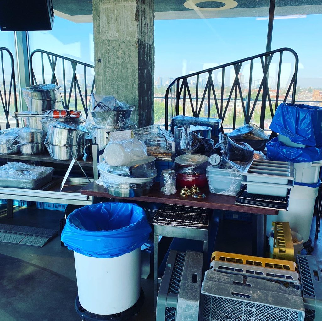 Paluxnl's tweet photo. We zijn begonnen met het demonteren van de oude gaskeuken bij Volkshotel in Amsterdam. Binnenkort komt hier de nieuwe Palux Hybride FunctionLine keuken op maat … 

#vanhetgasaf #hybride #keukens #palux #volkshotelamsterdam https://t.co/eaUMxoDbWZ