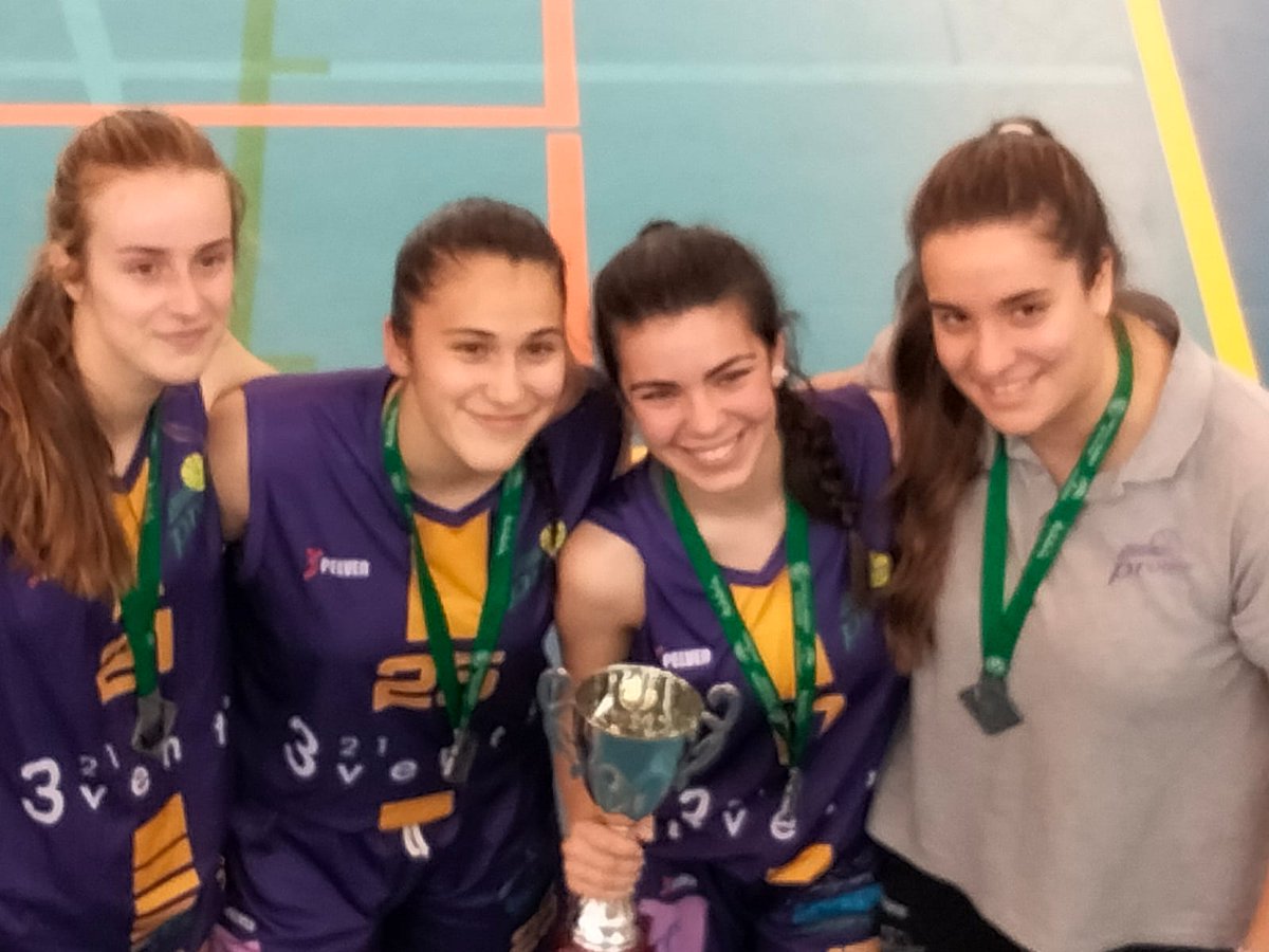 Mucha suerte a nuestras campeonas que comienzan hoy la EvAU! Seguro que la superan con éxito ya que además de muy buenas jugadoras son unas excelentes estudiantes! Suerte chicas!!!
#321Events <a href="/CafeBaque/">Cafés Baqué</a> <a href="/DeporteFomento/">Fundación Fomento Deporte</a> <a href="/GROptico/">@GROptico</a>