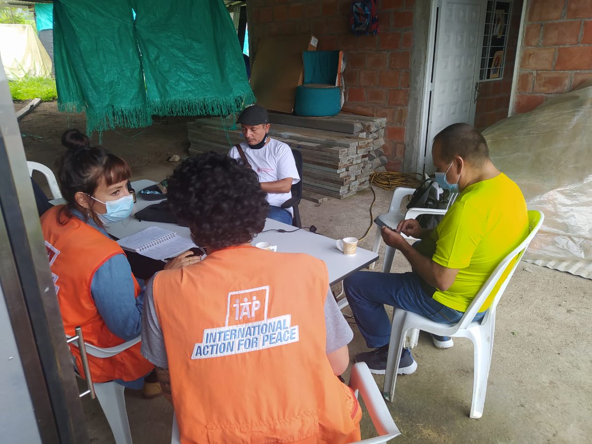 IAP_ActionPeace's tweet photo. 🟠👥 En #Cauca #Colombia continuamos la labor de articulación en torno a la implementación del Acuerdo de Paz con la cooperativa Ceprodet, que está trabajando de la mano de la @_acpau en los proyectos productivos. 

🙋🏾‍♀️ Y enfocándonos en la protección de los liderazgos sociales. https://t.co/jpEejpGysv