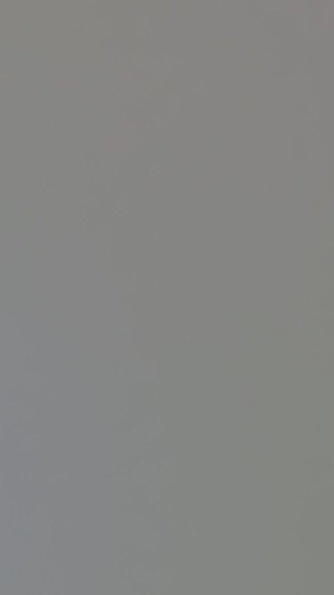 ひすいは湿気に弱い スクショを繰り返してズームするとちゃんと灰色ですね しかも連続して見るとやっぱり黄色く見える けど 最後の画像だけ開くとグレーに見える 不思議