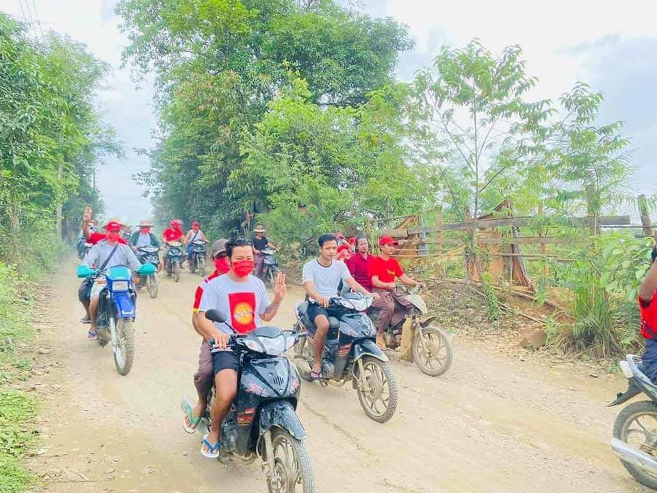 Yuriko2399's tweet photo. Marching Motorcycles Strike of Tamakhan, Myothit Hpakant in defiance of military dictatorship. #UnfetteredAccessForAids #June15Coup #WhatsHappeningInMyanmar https://t.co/vCyKTkIAE9