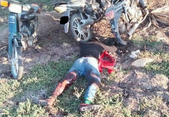 Tw // sensitive content About 200 Junta Terrorists raided, opened gunfires and shot a person to dead in Boke village, Depayin. Many villagers have to flee to avoid Junta�2019s massacre.  #UnfetteredAccessForAids #June15Coup