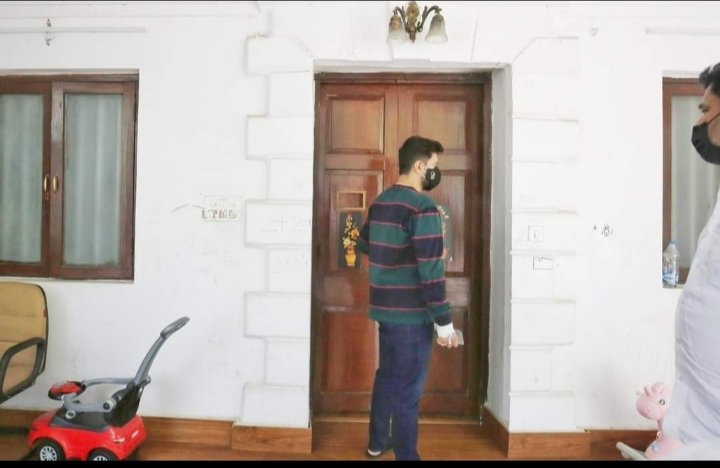 ChiragSupport's tweet image. आदरणीय @irvpaswan  जी ने कभी अपने भाइयों व भतीजो के लिए दरवाजे बन्द नही किये थे।@iChiragPaswan जी अपने चाचा को और भाई को टिकट दिया,दिन रात एक करके चुनाव जितवाया,दिल्ली ले गए अपने साथ।आज उनलोगों ने अपने दरवाजे बंद कर लिए,न्याय जनता के हाथ मे है #isupportchiragpaswan
#ChiragPaswan