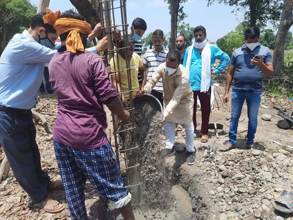 Sarpanchunion's tweet photo. Sarpanch Union Sarpanch rakesh choudhary punch Roni sharma vill.malwan teh.marheen district kathua.Jammu started the work of the cremation shed in Partyal Mehra village
#rural #panchayat  #punjab #pathankot #mc #MLA #Minister #politics #news #mnrega #narega #himachal #pardhan https://t.co/MHGgu2WCX2