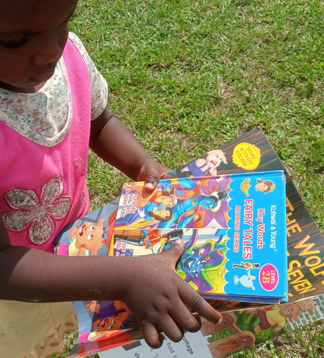OsitaAmakeze's tweet photo. #Books are like butterflies flapping their wings in the #garden. The more one opens and #reads them, the more #beauty they mysteriously reveal in the #mind of the #reader as flowers.🥀🌹

#1kNewReadersYearly
#TheABCProject #iREAD_iSERVE_iLEAD @iSERVE2050 #TeamYowamca https://t.co/0oZFlEgHQW