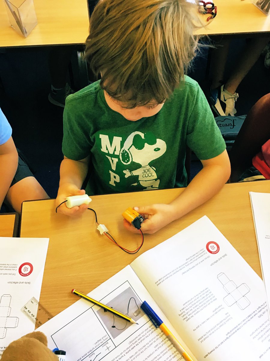 ClaphamTerrace1's tweet photo. Science Day number 2 for Year 3! We are enjoying this one... 
we are focussing on circuits this morning and preparing to test our first Vessels! #floattheboat #science #circuit https://t.co/os9zehRqbm