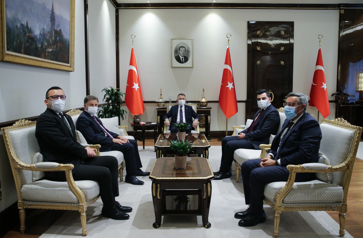 Genel Müdürümüz Dr. Fahrettin Poyraz, Genel Müdür Yardımcılarımız Mehmet Okan Ateş ve Mehmet Yener ile birlikte Cumhurbaşkanı Yardımcımız Sayın Fuat Oktay'ı makamında ziyaret etti. #TarımKredi
<a href="/tcbestepe/">T.C. Cumhurbaşkanlığı</a>