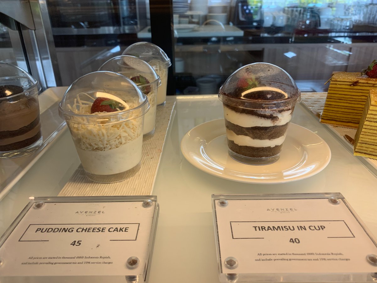 Which dessert do you prefer? Pudding Cheese Cake or Tiramisu in Cup? ✨
_________
#avenzelhotel #cremacoffee #pudding #cheesecake #cafecibubur #cafebekasi #dessert #dessertcups