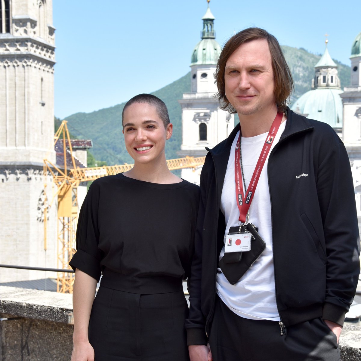 SbgFestival's tweet photo. Wir starten! Probenbeginn für den „Jedermann“ mit Verena Altenberger und Lars Eidinger. Mehr dazu: https://t.co/xgT5PWhEZQ

📸SF/Anne Zeuner

#salzburgfestival #sbgfestival100 #jedermann https://t.co/84YG3oLMfg
