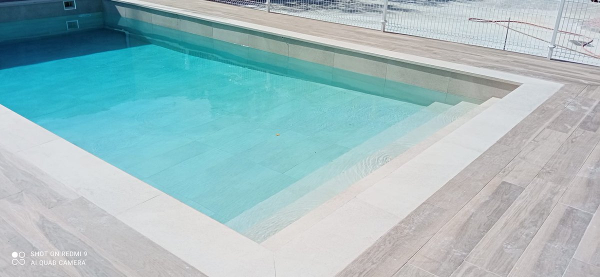 Big_Mat_Rod_Olm's tweet photo. ¡Nueva piscina con porcelánico! 💦🏊🏻‍♀️

Uno de nuestros clientes nos envía estas bonitas fotografías de su piscina recién terminada con nuestro gres porcelánico. 📸

El gres porcelánico no pierde sus propiedades y es el mejor aliado del agua y la humedad. 💧
#BigMat #RodriguezOlmos https://t.co/5kmbn7ZBff