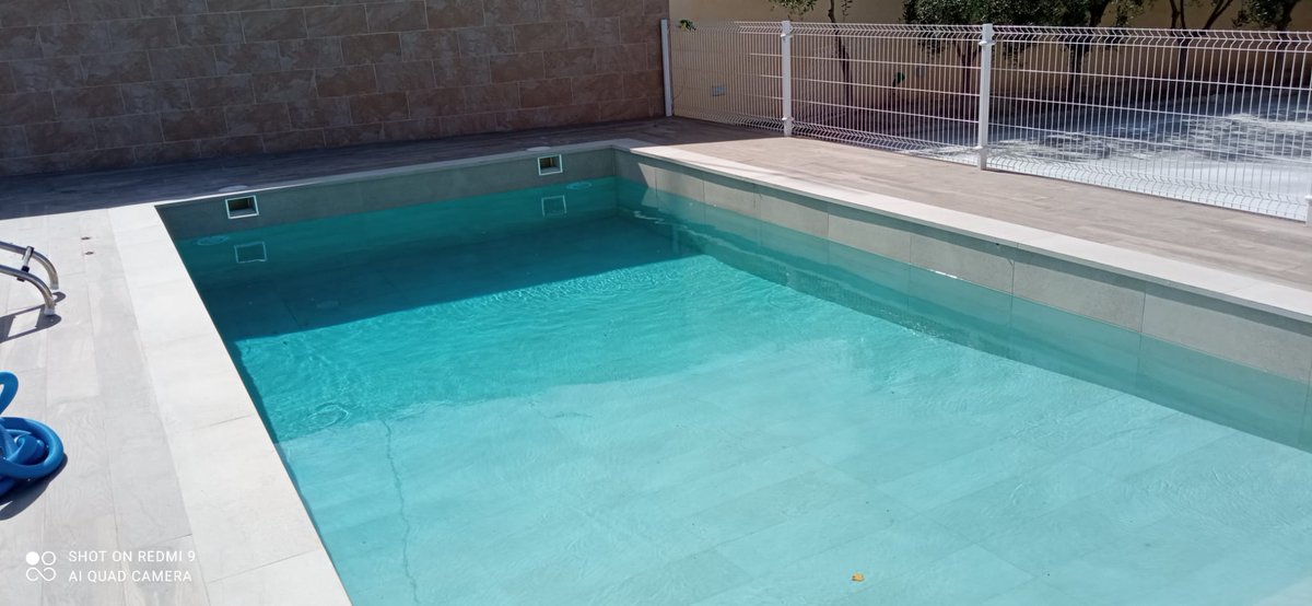 Big_Mat_Rod_Olm's tweet photo. ¡Nueva piscina con porcelánico! 💦🏊🏻‍♀️

Uno de nuestros clientes nos envía estas bonitas fotografías de su piscina recién terminada con nuestro gres porcelánico. 📸

El gres porcelánico no pierde sus propiedades y es el mejor aliado del agua y la humedad. 💧
#BigMat #RodriguezOlmos https://t.co/5kmbn7ZBff