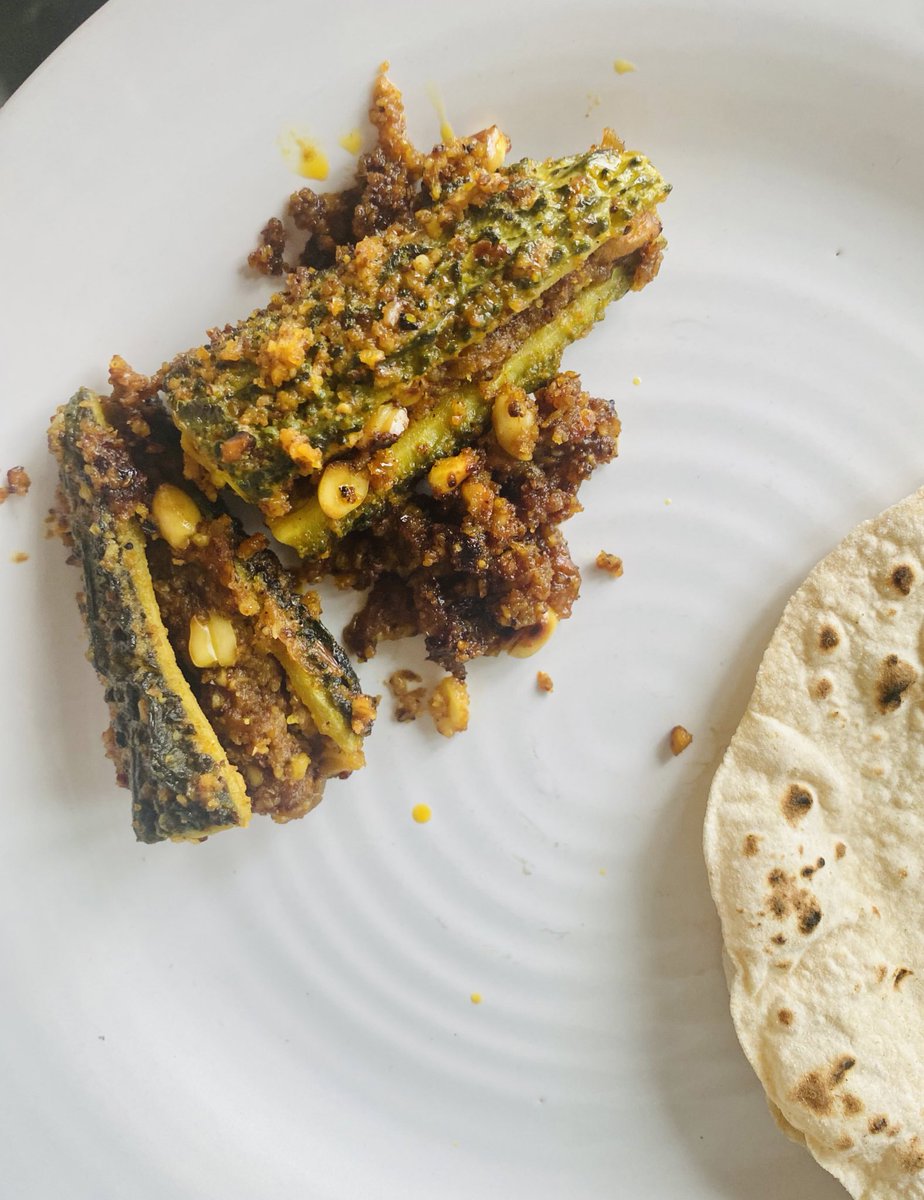 In today’s vela panti there was a tough fight between karela fry and stuffed karela, extra time in hand made #StuffedKarela win 👩🏼‍🍳 
#WhatsOnYourPlate