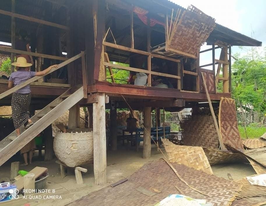 nslwin's tweet photo. MINGIN, Sagaing Region:

SAC Terrorists destroyed the houses, properties and looted cash in Taung Dwin Chaung village. They looted at least 4.2 million Kyats from 7 houses including Pagoda money. A motorcycle 7 a rice mill destroyed. 4 were beaten &amp; robbed. 

#June15Coup https://t.co/RlEnNq9SVk
