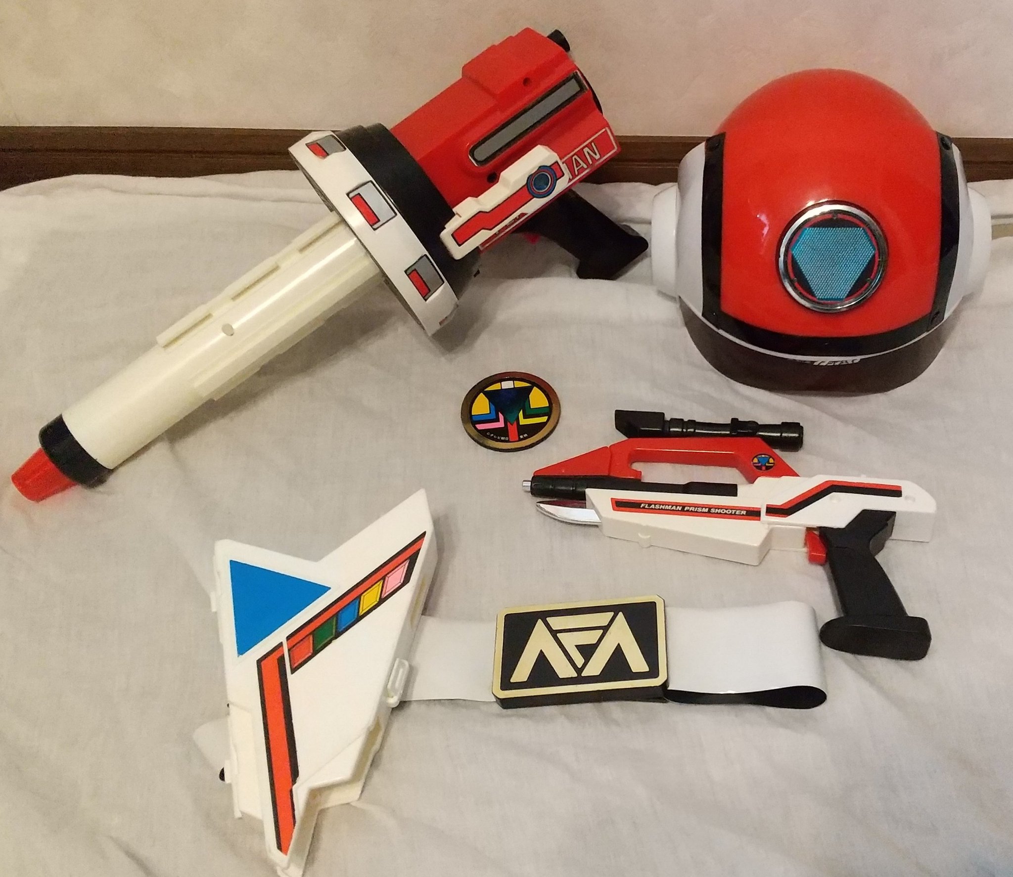 超新星フラッシュマン　レッドフラッシュヘルメット　子供用サイズ　レトロ　希少 Yahoo!オークション -「フラッシュマン ヘルメット」(おもちゃ