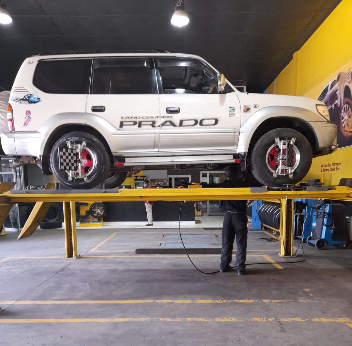 AutoAndTyreLTD's tweet photo. Correct wheel alignment gives you a smooth ride. 
Drive into any of our stores today to get your tyres properly aligned. 
#CarbonRetail #DunlopMalawi #Tyres https://t.co/oHQt1GVgqh