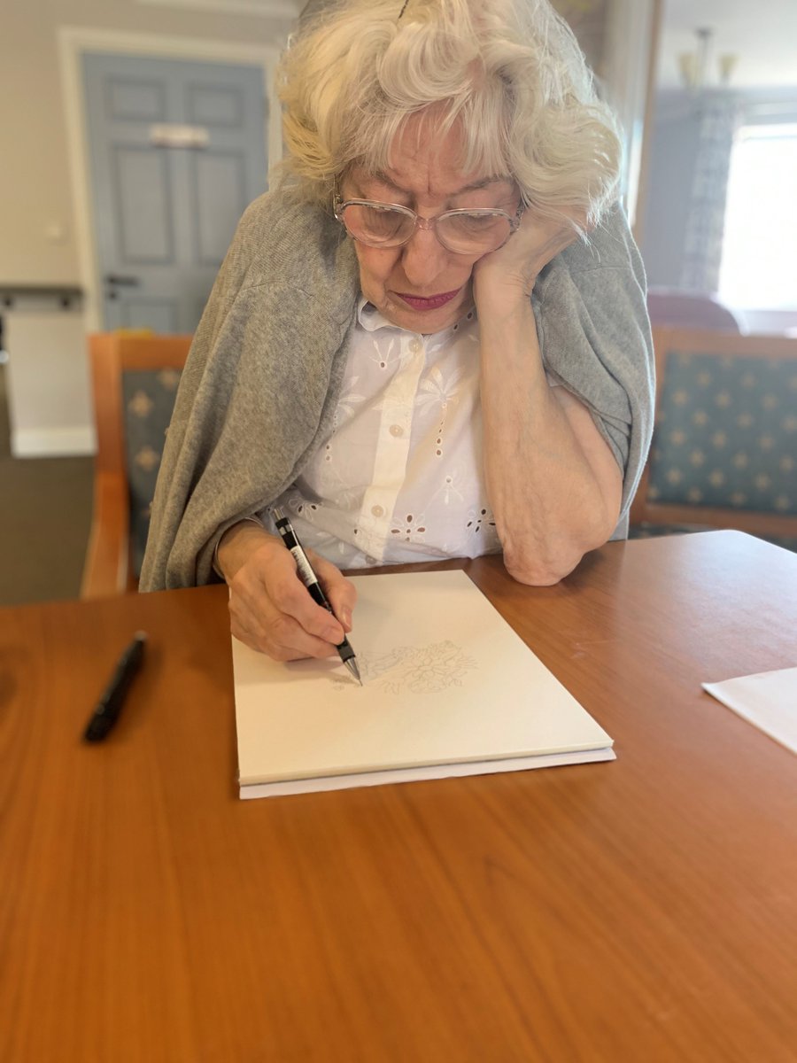OakleighCH's tweet photo. Marlene is preparing herself for the flower drawing competition, with a lovey designโค๏ธ๐ #creative #activities #onetoone @AnchorHanover #carehome #surrey ๐ฆ๐โค๏ธ๐ #tuesdayvibe #tuesdaymotivations #hopewewin๐โค๏ธ https://t.co/ruDuOt1yRn