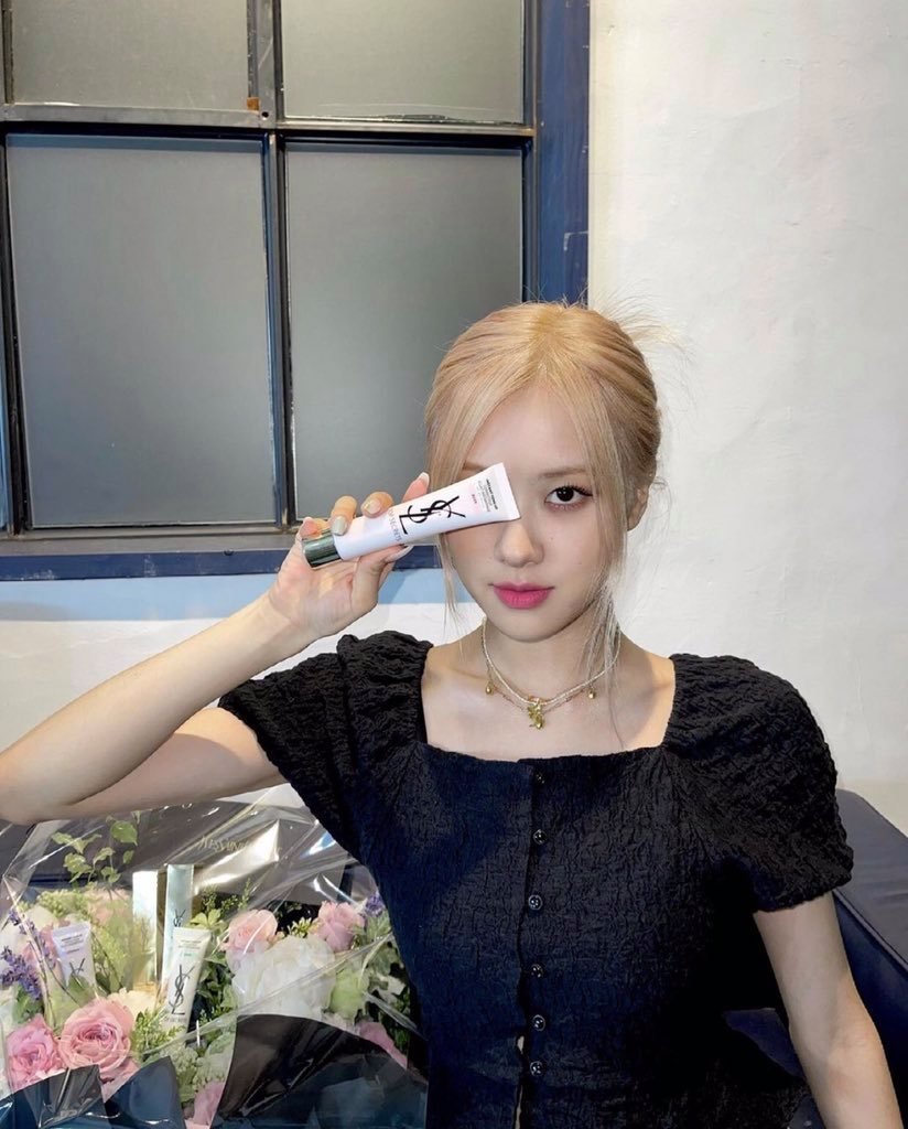 roses_indo's tweet photo. [Instagram] 210615
roses_are_rosie update
"🌞🧴☀️" https://t.co/Pa19XIIDwt