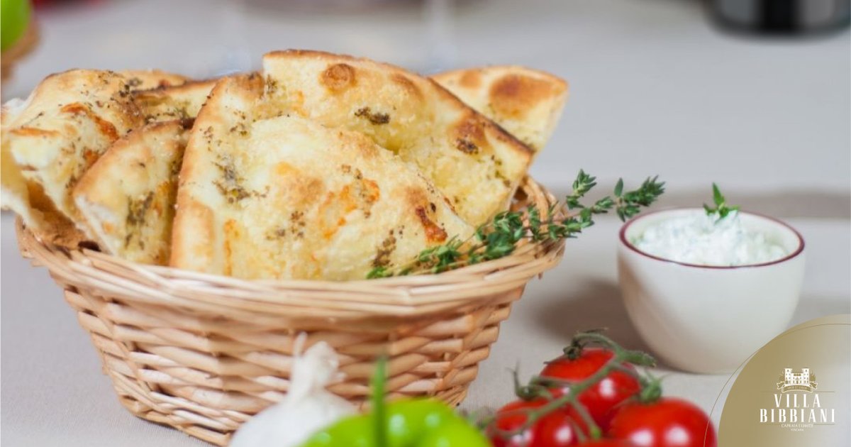 La schiacciata, tipica focaccia toscana, è il perfetto accompagnamento per un calice di Treggiaia, il nostro blend di uve Cabernet Sauvignon e Sangiovese #schiacciata #focaccia #vino #villabibbiani
