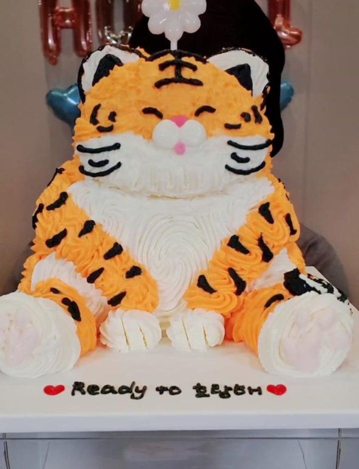 halcydraft's tweet image. mau ngespill kue ultah paling lucu di tahun ini 🥺