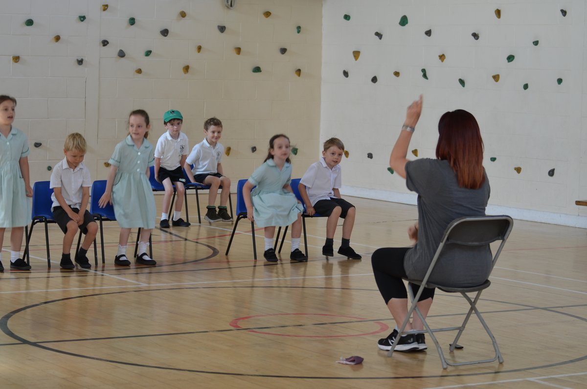 This morning I caught Y2 running through their number for the Summer Dance Extravaganza with the lovely Miss Kelly. They were absolutely amazing, we are all in for such a treat!

#RipleyCourtPrep #PrepSchoolSurrey #DanceTeacher #ActivitiesWeek #SurreyMums #Dance #TuesdayMorning