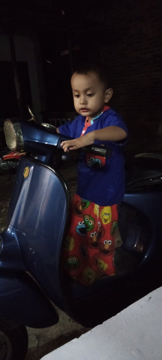 Meeysu's tweet photo. Udah pinter pegang kopling nih, aku boncengin yukkkk https://t.co/XORbpr3E4w