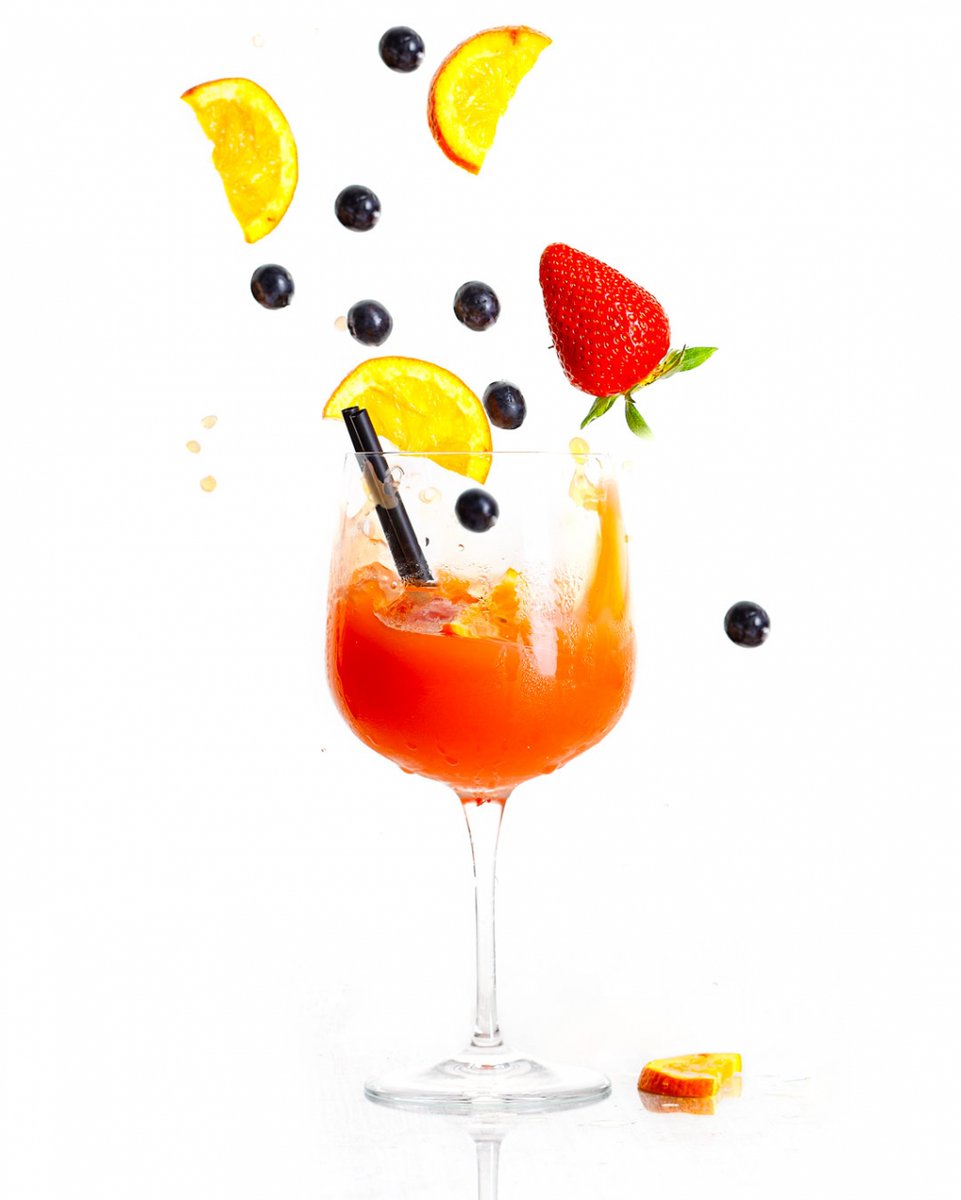 Foto scattata al bar duomo di Buja! 
Set al bar utilizzando 2 flash, il profoto B1 e il profoto B2 con pannelli e diffusori... l'ambientazione molto essenziale è stata creata sui tavoli del bar - qualche supporto e trucco per preparare gli scatti e ... qualche ora in Photoshop