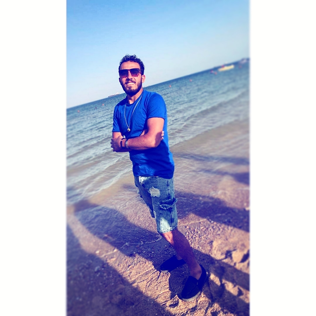 adel_nasserr's tweet photo. ميز نفسك عشان كلها بقت شبه بعضها 💙 https://t.co/0YUOsXr728