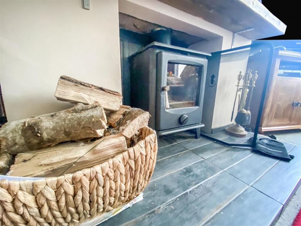 berkleyestates's tweet photo. ☀️ Fantastic Property With Attractive Private Garden ☀️

🛏️ Three Bedroom Semi-Detached Home
📍 Braunstone Town

💷 £260,000

Contact 0116 254 4755 or email leicester@berkleyestates.co.uk to arrange your viewing today.

For more information please visit https://t.co/YZinXUpRkV https://t.co/WoNUzIOP7m