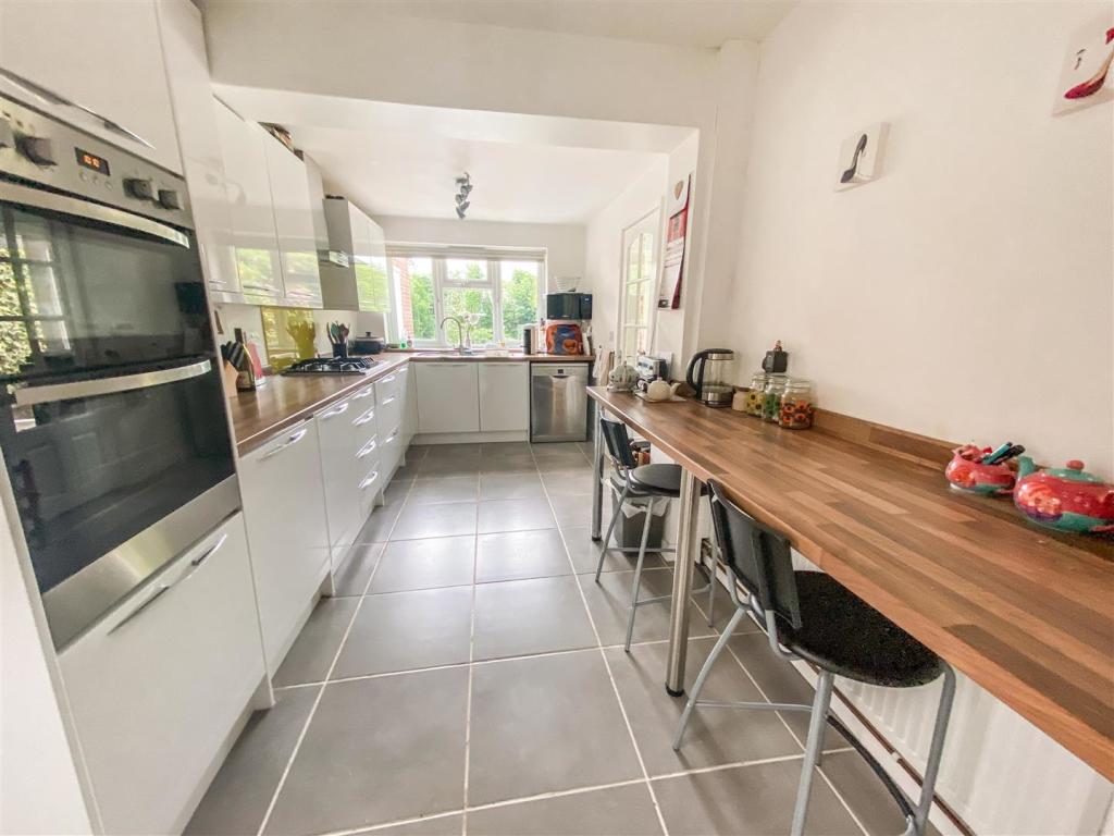berkleyestates's tweet photo. ☀️ Fantastic Property With Attractive Private Garden ☀️

🛏️ Three Bedroom Semi-Detached Home
📍 Braunstone Town

💷 £260,000

Contact 0116 254 4755 or email leicester@berkleyestates.co.uk to arrange your viewing today.

For more information please visit https://t.co/YZinXUpRkV https://t.co/WoNUzIOP7m