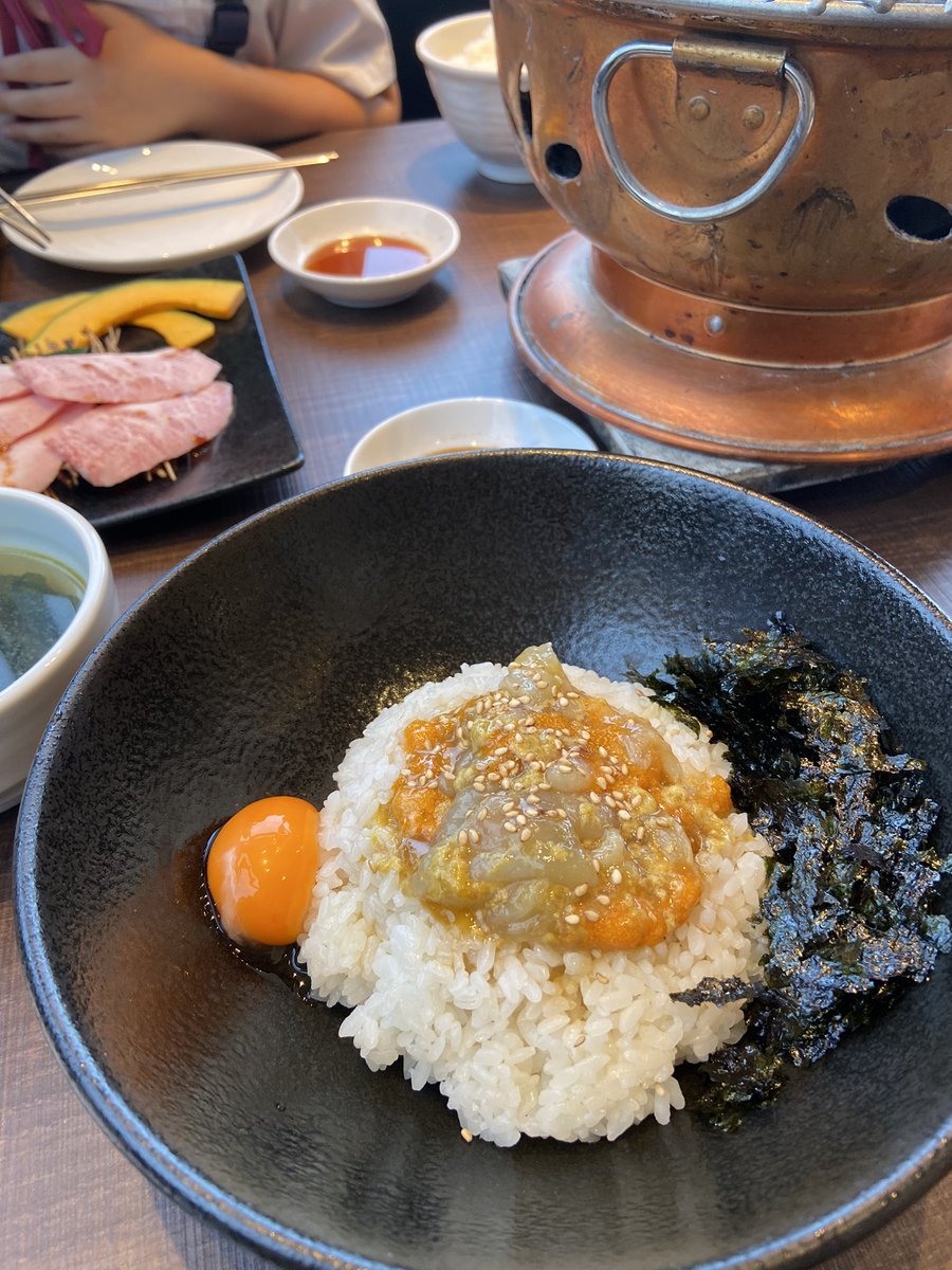 tinychoco's tweet photo. 娘は英検5級合格🎉
私は違う資格合格🎉
お祝いで焼肉っ🥩
カニみそビビンバが美味し過ぎたぁぁぁ〜🦀✨
帰ったら宅配BOXにあれが届いてる🍎💕
#合格祝い
#東京ゲゲゲイ
#GoodbyeSnowWhite https://t.co/GMIQ0L4g7F