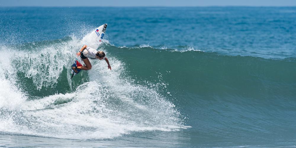 Surf : « J’ai toujours cru en mes chances », assure <a href="/PaulineAdo/">Pauline Ado</a>, qualifiée pour les JO de Tokyo.

👉 Longue interview de la surfeuse basque : sudouest.fr/sport/surf/sur…
👉 Le regard du staff tricolore sur sa perf' : sudouest.fr/pyrenees-atlan…