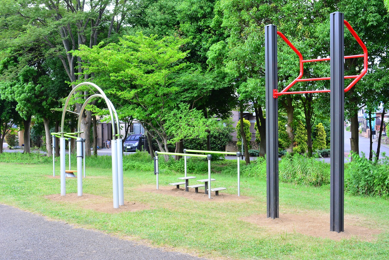 吉川市広報 公式 吉川ロータリークラブ様より健康遊具4基 懸垂器 腕上げアーチ バランス円盤 ステップ健康遊具 を寄贈いただき 永田公園に設置されました ぜひご利用ください ちなみに永田公園にある築山の階段って何段だか知ってます 先ほど登って