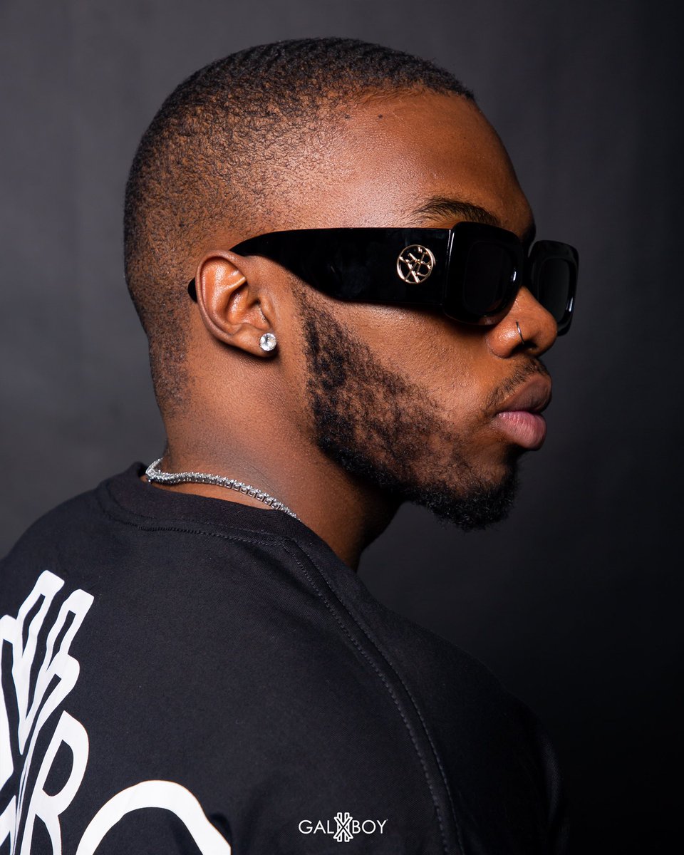 GALXBOY's tweet photo. Introducing DEMI🕶

The graphic squared shape defines these oversize black frames, with an interlocking GXB detail in gold-toned metal on temples.

https://t.co/eQZ4wIdDIN

👩🏻: @gangsterimages 
🧑🏾: @Berko_sa_m 
📷: @Jr_Ecko https://t.co/YTveKiJBZi