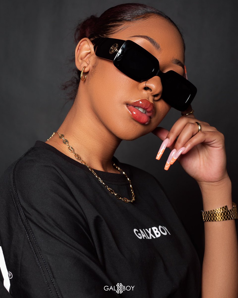 GALXBOY's tweet photo. Introducing DEMI🕶

The graphic squared shape defines these oversize black frames, with an interlocking GXB detail in gold-toned metal on temples.

https://t.co/eQZ4wIdDIN

👩🏻: @gangsterimages 
🧑🏾: @Berko_sa_m 
📷: @Jr_Ecko https://t.co/YTveKiJBZi