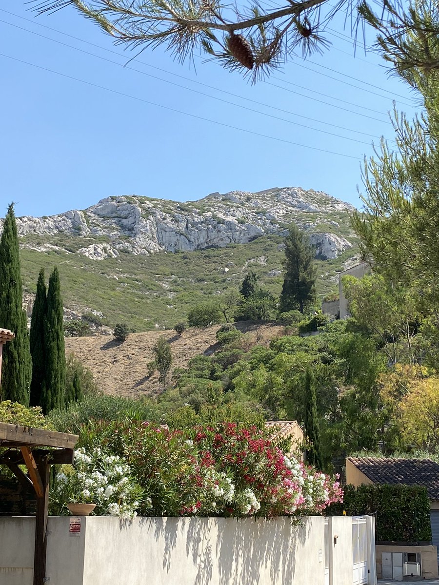 DidierReault's tweet photo. En bout de ligne de boitage de nos tracts #undepartementfort avec @ProvenceUnie a la #panouse après avoir inondé la #rouviere #marseille . Notre canton a une diversité de paysage unique à préserver. #departementales2021 https://t.co/9xU1IvRdmG