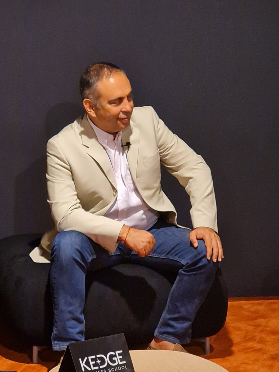 Ce matin, tournage du talk de l'UPE13, "Place des Entrepreneurs", sur le territoire Etang de Berre. Merci à Denis Corsetti de nous avoir accueilli à l'aéroport Marseille Provence. Vous découvrirez la vidéo demain...