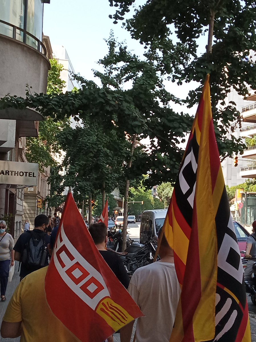 CCOOpublica's tweet photo. Ja arribem al departament d'educació #StopPlaPilot https://t.co/HMku65KzAa