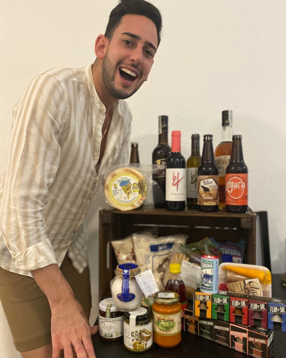 🥳 Gabino Diaz el ganador de nuestra cesta de productos palmeros 👏👏

¡ A disfrutarla campeón! 🙂

*Próximamente  más #sorteos. ¡Atentos a nuestras redes! 😆